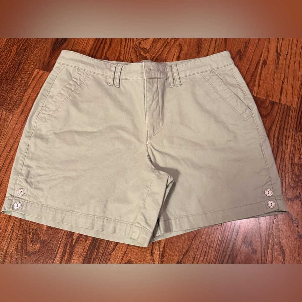 Gloria Vanderbilt Light Green Khaki Shorts